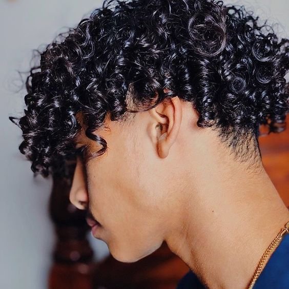 cabelo masculino enrolado