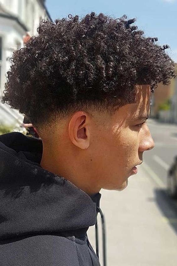 Featured image of post Cortes Para Cabelo Crespo Masculino Por isso pedimos a ricardo kgyma do sal o masculino red salon homem do rio de janeiro que sugerisse cortes para voc