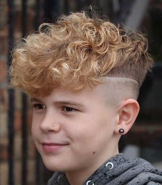 corte de cabelo ondulado masculino infantil