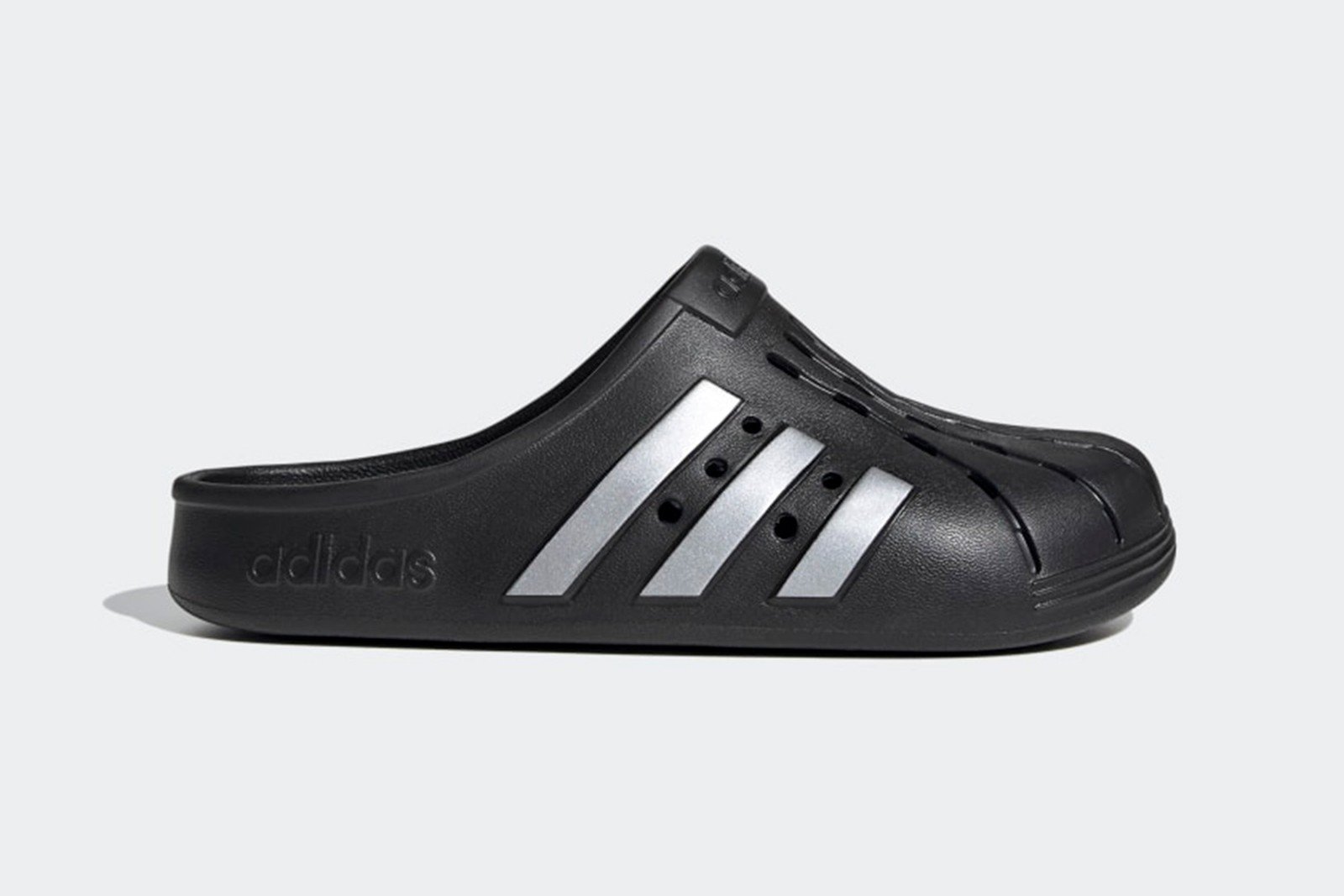 sandalia adidas fechada