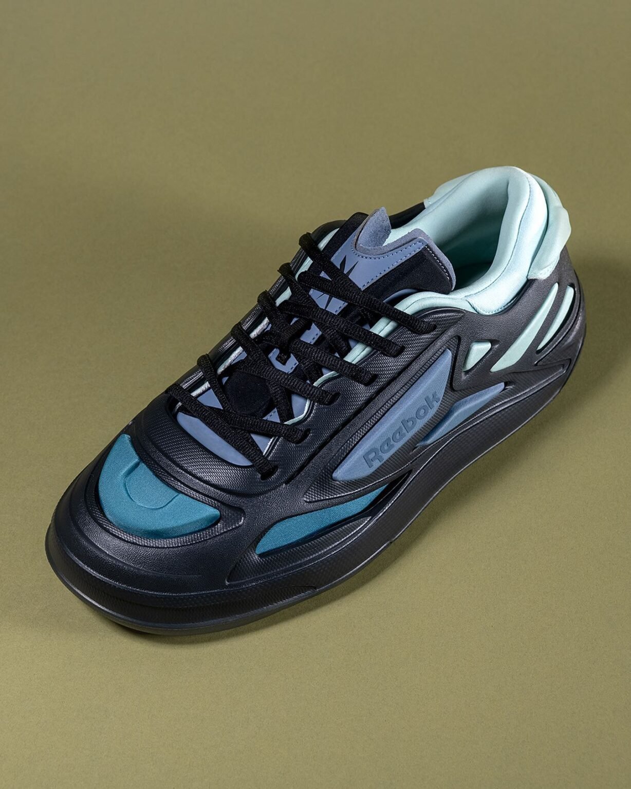 Reebok LTD, uma plataforma para criar futuras expressões de esporte e ...